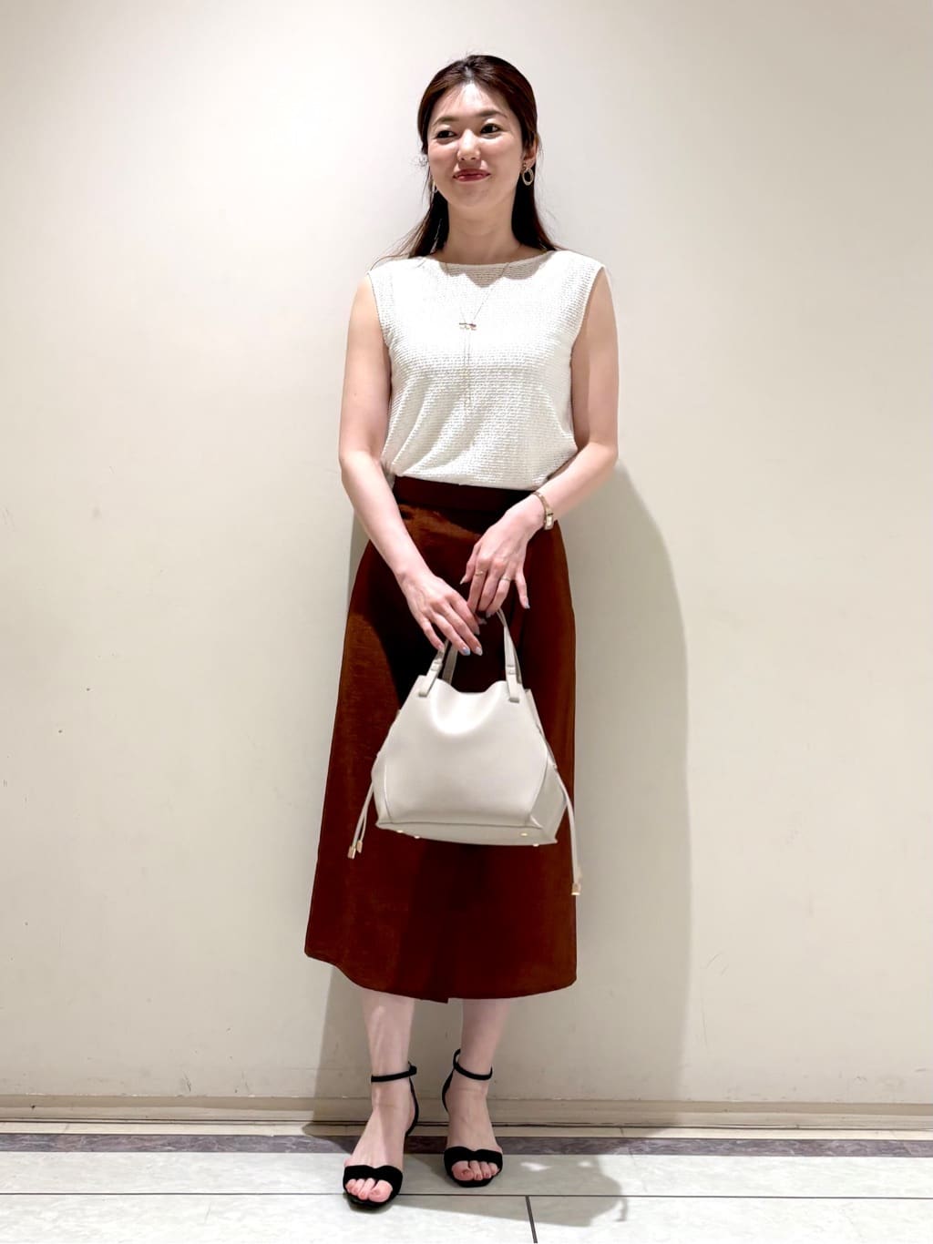 sakiさんの「COUP DE CHANCE｜【手洗い可／日本製】ノースリーブトップス」を使ったコーディネート