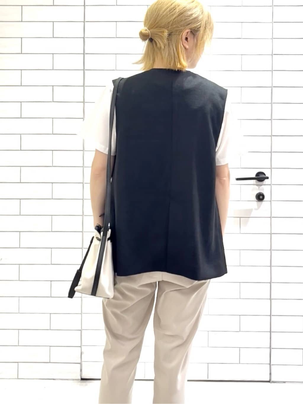 しおりさんの「OPAQUE.CLIP｜ロゴプリントTシャツ【洗濯機洗い可】」を使ったコーディネート