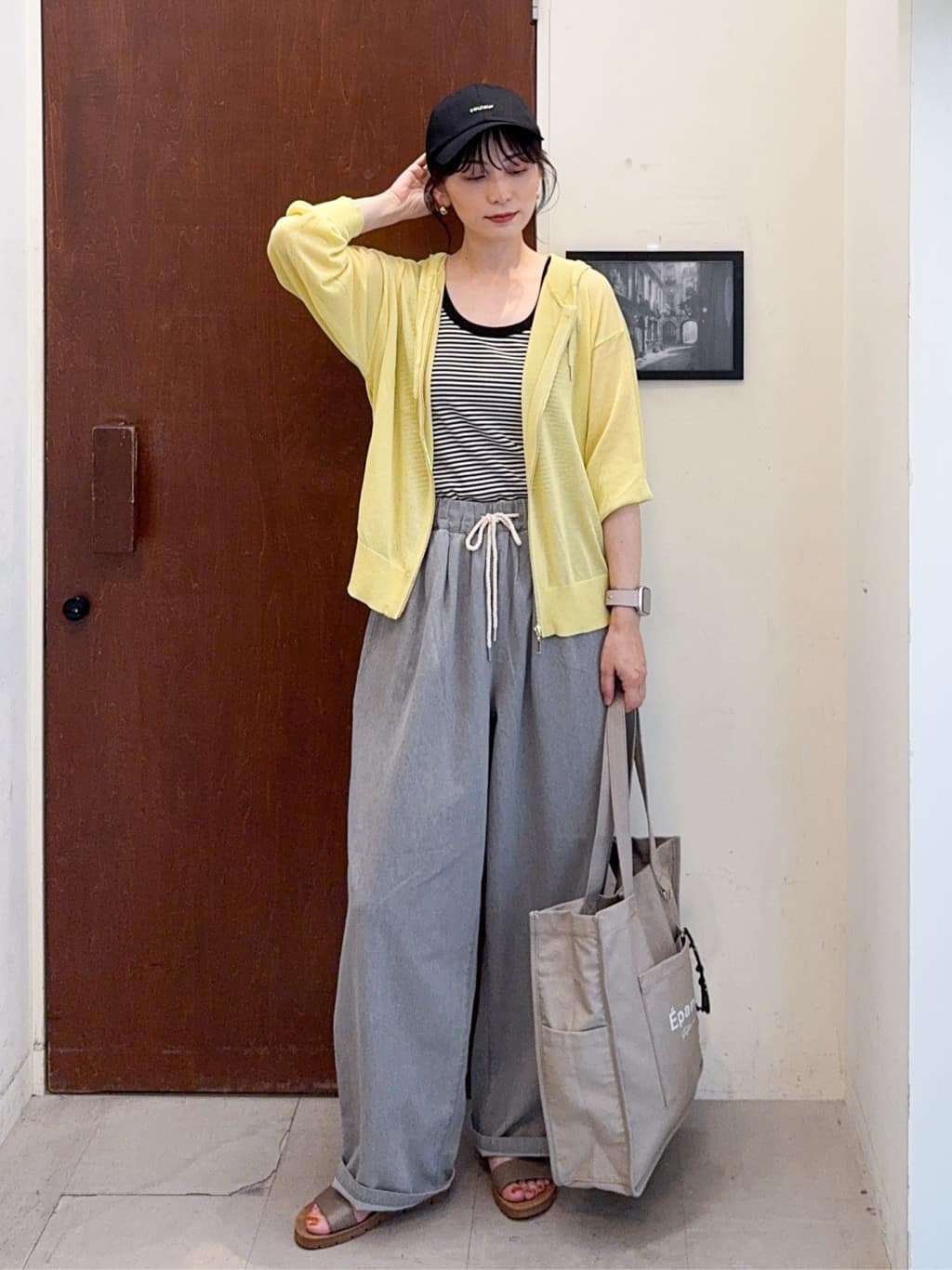 𝐇𝐢𝐫𝐨𝐦𝐢さんの「SHOO･LA･RUE｜冷房対策にも 上品なシアー感のニットパーカ」を使ったコーディネート