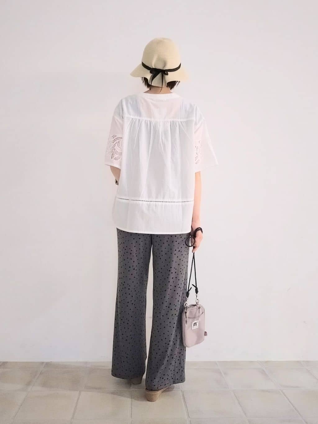 miomioさんの「SHOO･LA･RUE｜【S-LL/6分袖】レースデザインで華やか見え お袖刺繍ブラウス」を使ったコーディネート