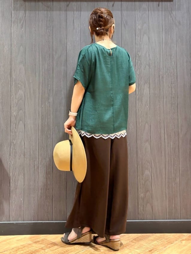 meiさんの「SHOO･LA･RUE｜【S-LL】着るだけで簡単にコーデが決まる レースレイヤード風ドルマントップス」を使ったコーディネート