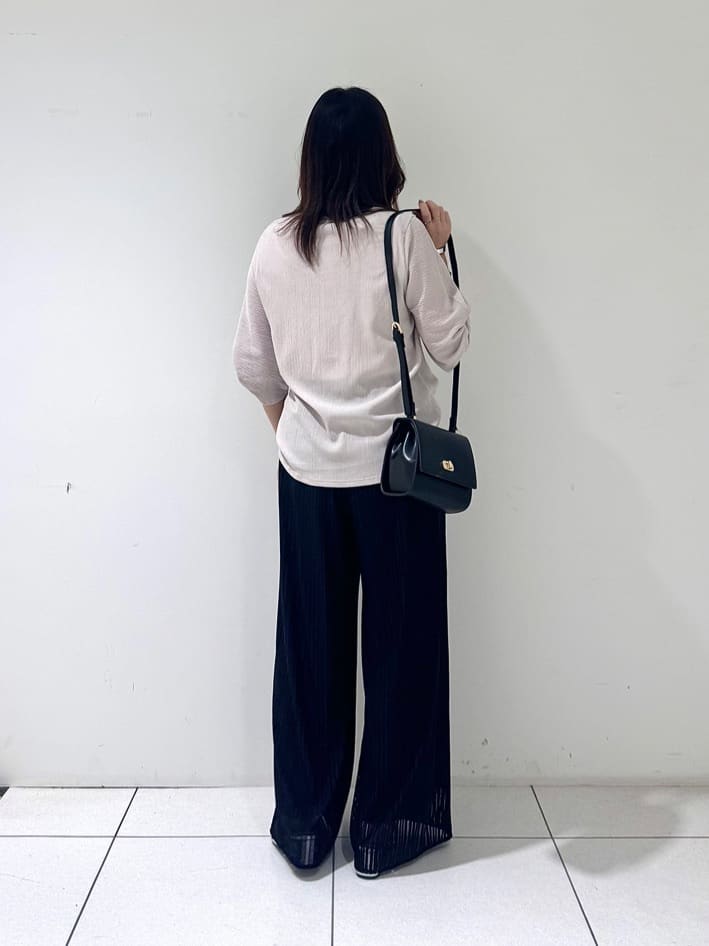 そんさんの「INDIVI｜【UVケア／吸汗速乾】凹凸素材ねじり袖トップス」を使ったコーディネート