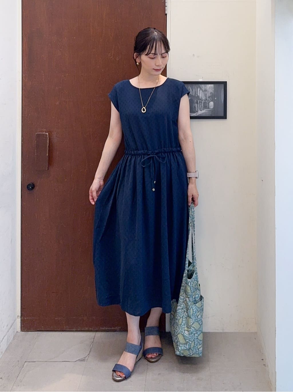 𝐇𝐢𝐫𝐨𝐦𝐢さんの「SHOO･LA･RUE｜大人のシアー感 ラメが華やかな楊柳ポンチョシャツ」を使ったコーディネート