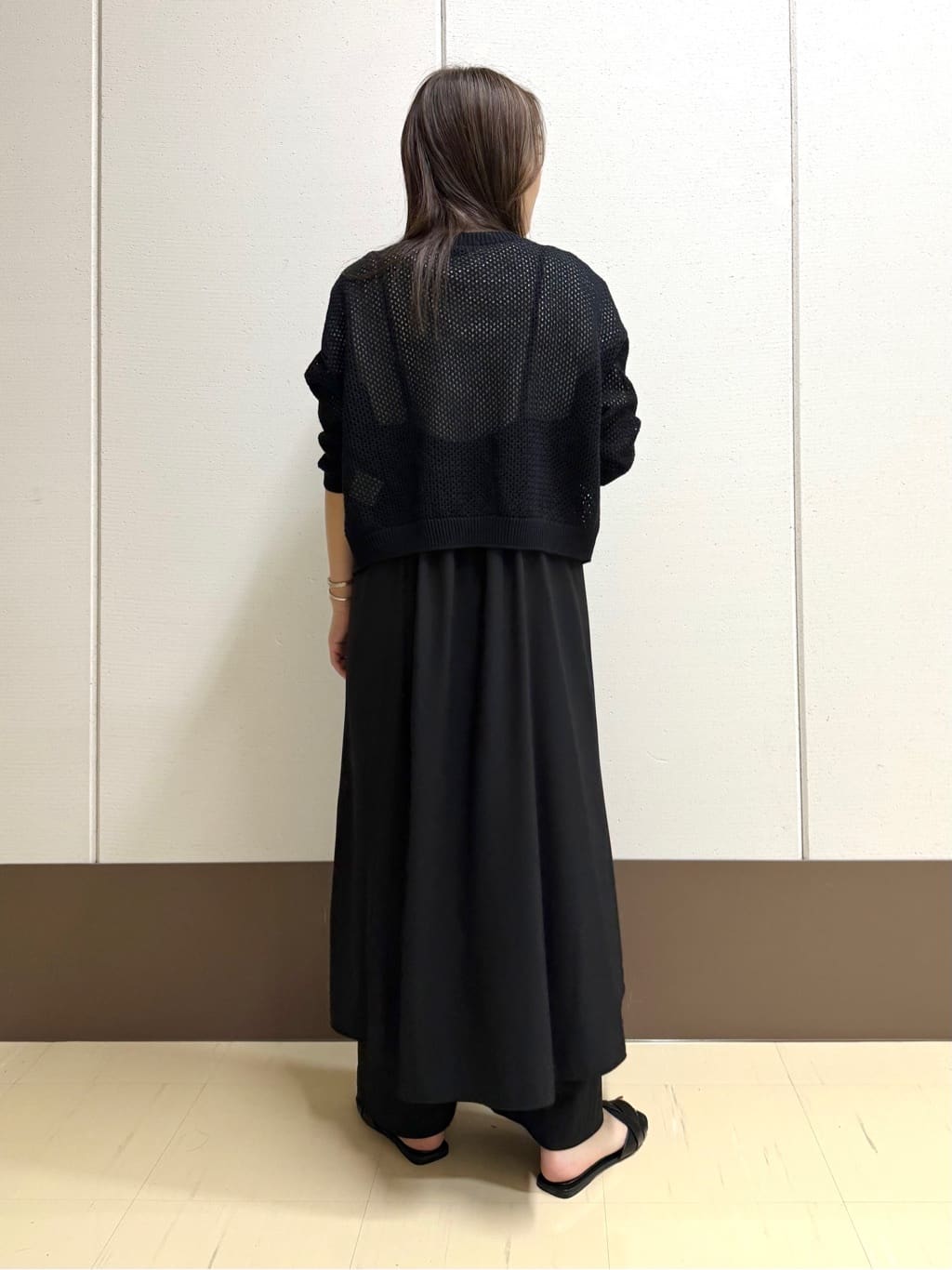 mamiさんの「INDIVI｜【褒められパンツ／洗える／ウエストゴム】ワイドタックパンツ」を使ったコーディネート