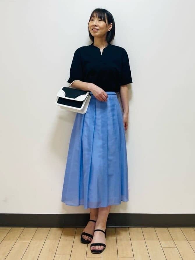 Riiさんの「Reflect｜【すっきり見え！長め丈／マシンウォッシュ可】スキッパーネックジャージトップス」を使ったコーディネート