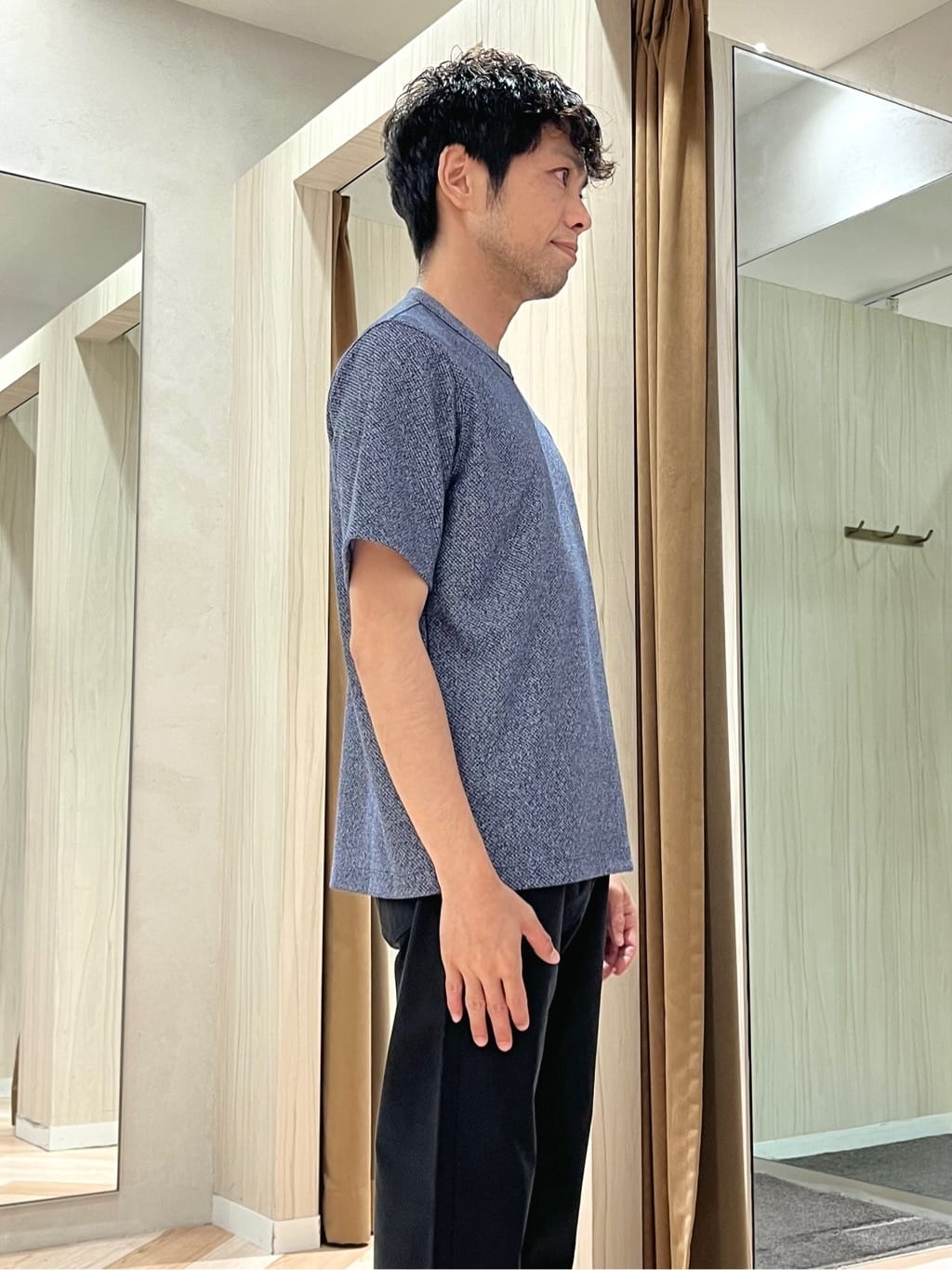 URAさんの「TAKEO KIKUCHI｜【Made in JAPAN】播州織 ストレッチ パンツ」を使ったコーディネート