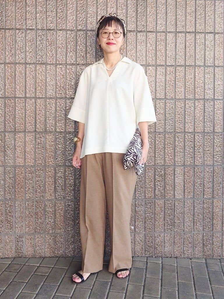 MUTSUKOさんの「UNTITLED｜【UVカット/接触冷感/吸水速乾/ゆったり】V開きネックシャツ」を使ったコーディネート