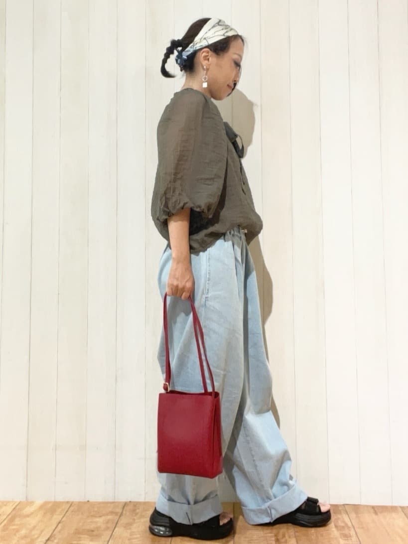 豆さんの「SHOO･LA･RUE｜【S-LL/前後2WAY】バルーンスリーブが華やか こなれ見えシアーブラウス」を使ったコーディネート