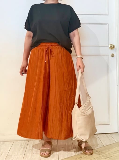 haruさんの「SHOO･LA･RUE｜【ひんやり/洗濯後しわになりにくい】リブ切り替えドルマンブラウス」を使ったコーディネート