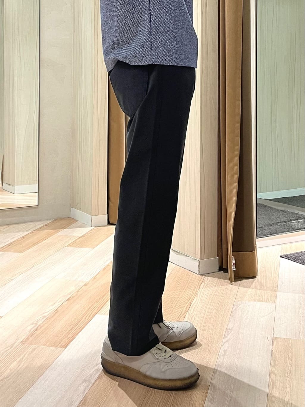 URAさんの「TAKEO KIKUCHI｜【Made in JAPAN】播州織 ストレッチ パンツ」を使ったコーディネート