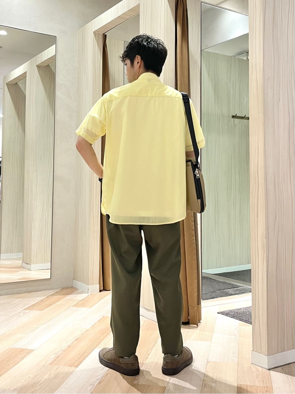 URAさんの「TAKEO KIKUCHI｜【COOL CITY WEAR】ワンポイント刺しゅう ポケットTシャツ /接触冷感」を使ったコーディネート