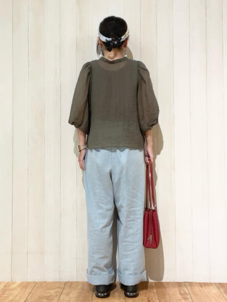 豆さんの「SHOO･LA･RUE｜【S-LL/前後2WAY】バルーンスリーブが華やか こなれ見えシアーブラウス」を使ったコーディネート