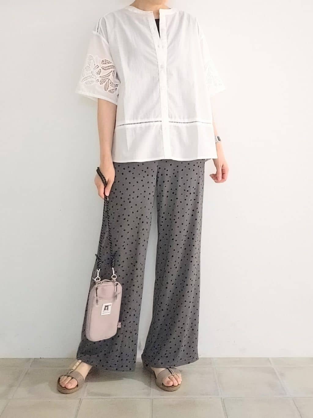 miomioさんの「SHOO･LA･RUE｜【S-LL/6分袖】レースデザインで華やか見え お袖刺繍ブラウス」を使ったコーディネート