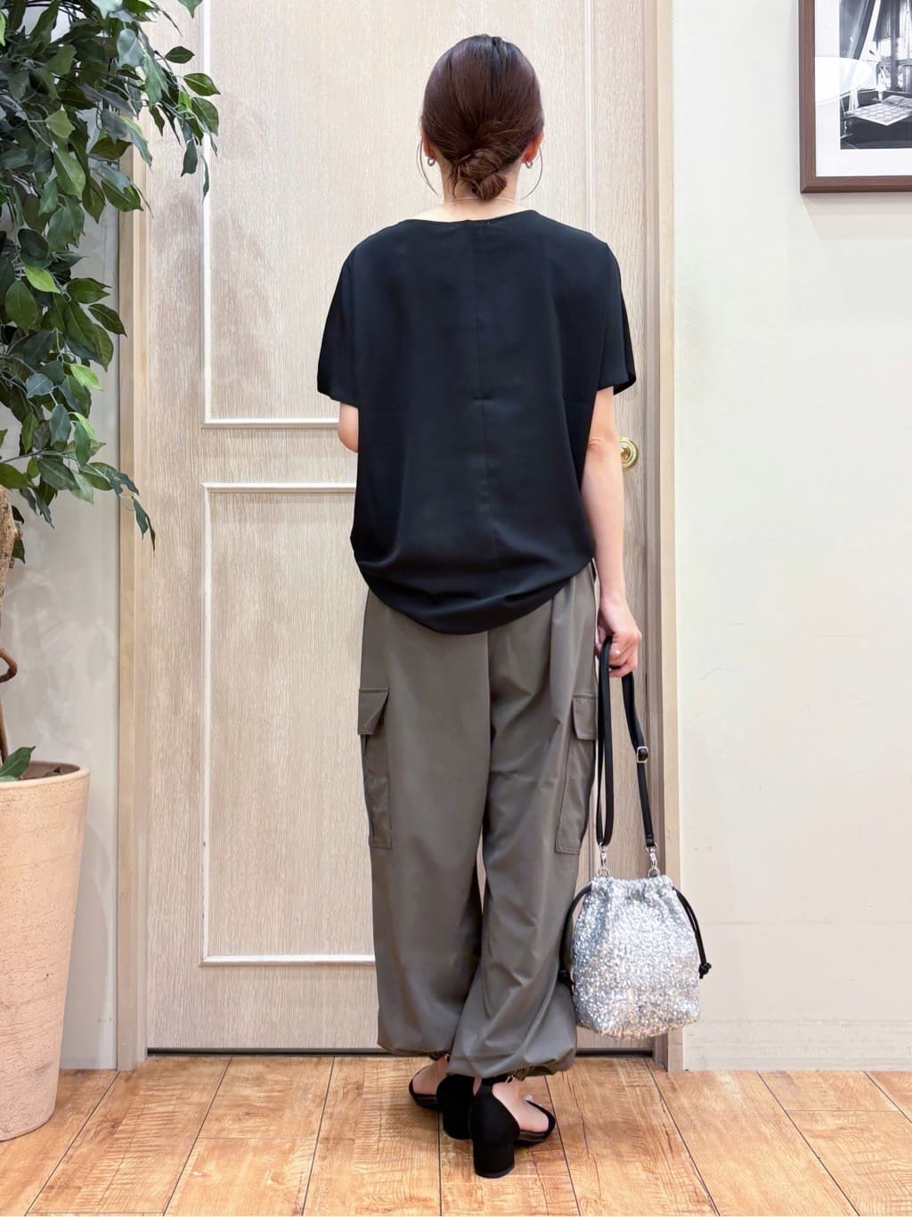 なみさんの「SHOO･LA･RUE｜【S-LL/ひんやり/洗濯後しわになりにくい】インせず決まる はしごレースドルマンブラウス」を使ったコーディネート