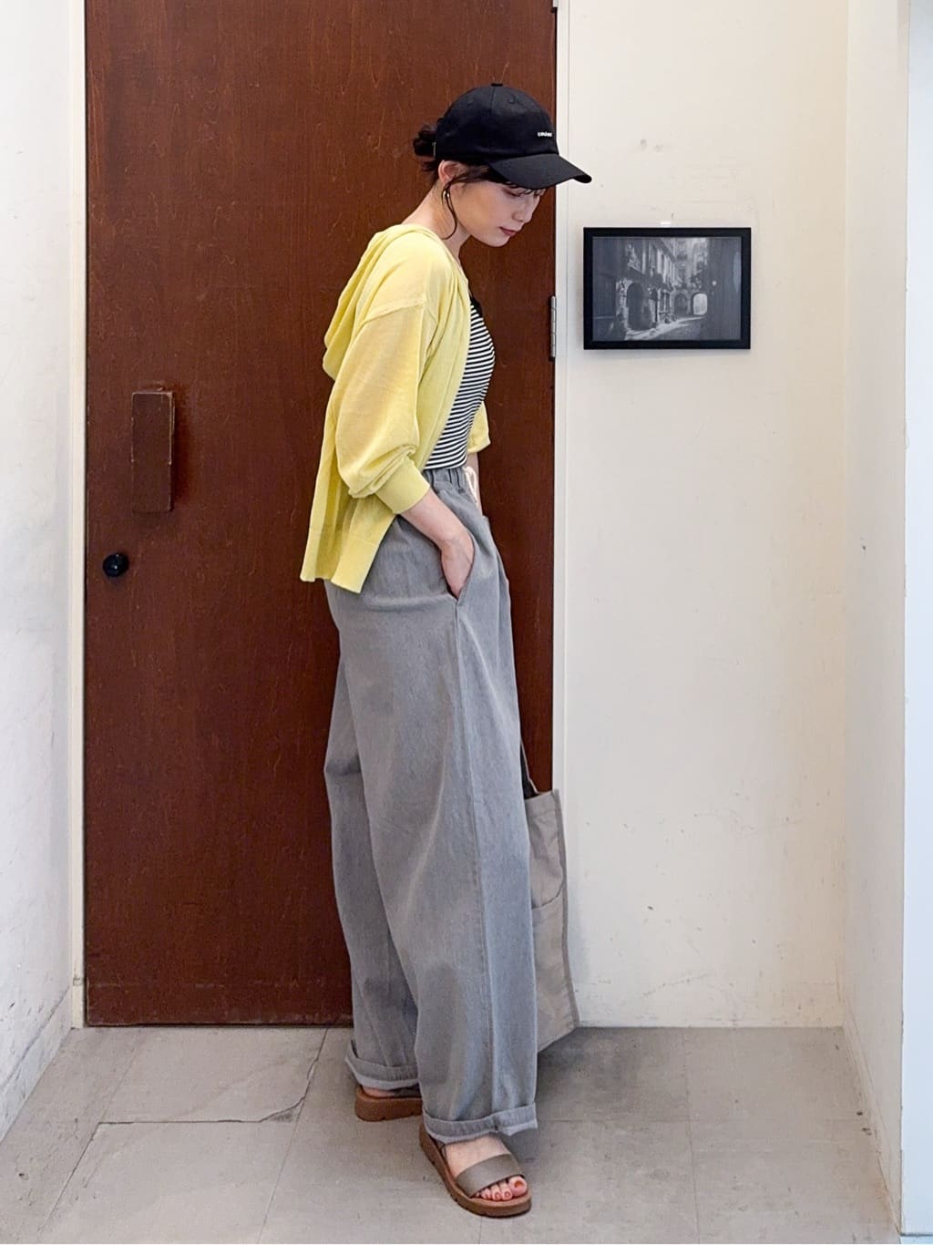 𝐇𝐢𝐫𝐨𝐦𝐢さんの「SHOO･LA･RUE｜冷房対策にも 上品なシアー感のニットパーカ」を使ったコーディネート
