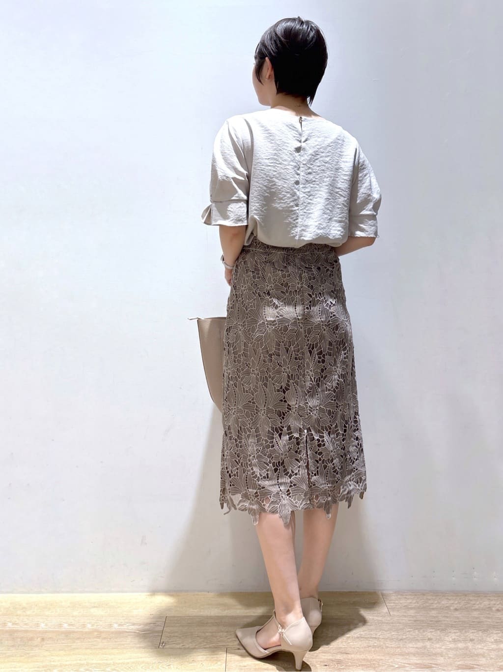 mizukiさんの「index｜《8色展開／XS-LLサイズ》タックパフスリーブブラウス【洗濯機洗い可／吸水速乾／防シワ／抗ピル】」を使ったコーディネート