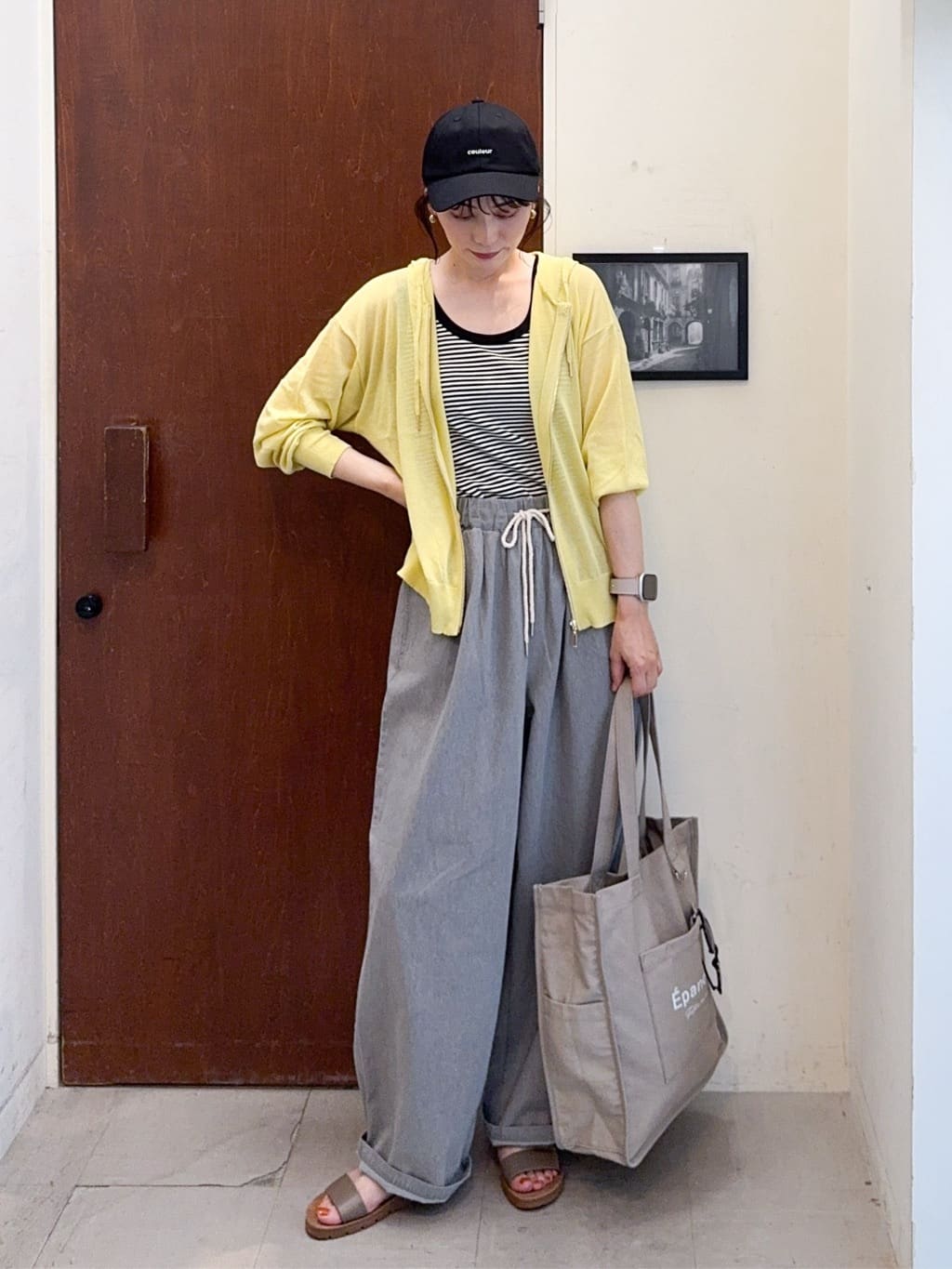 𝐇𝐢𝐫𝐨𝐦𝐢さんの「SHOO･LA･RUE｜冷房対策にも 上品なシアー感のニットパーカ」を使ったコーディネート