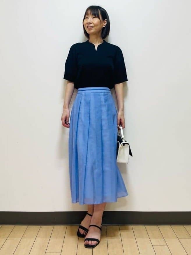 Riiさんの「Reflect｜【すっきり見え！長め丈／マシンウォッシュ可】スキッパーネックジャージトップス」を使ったコーディネート