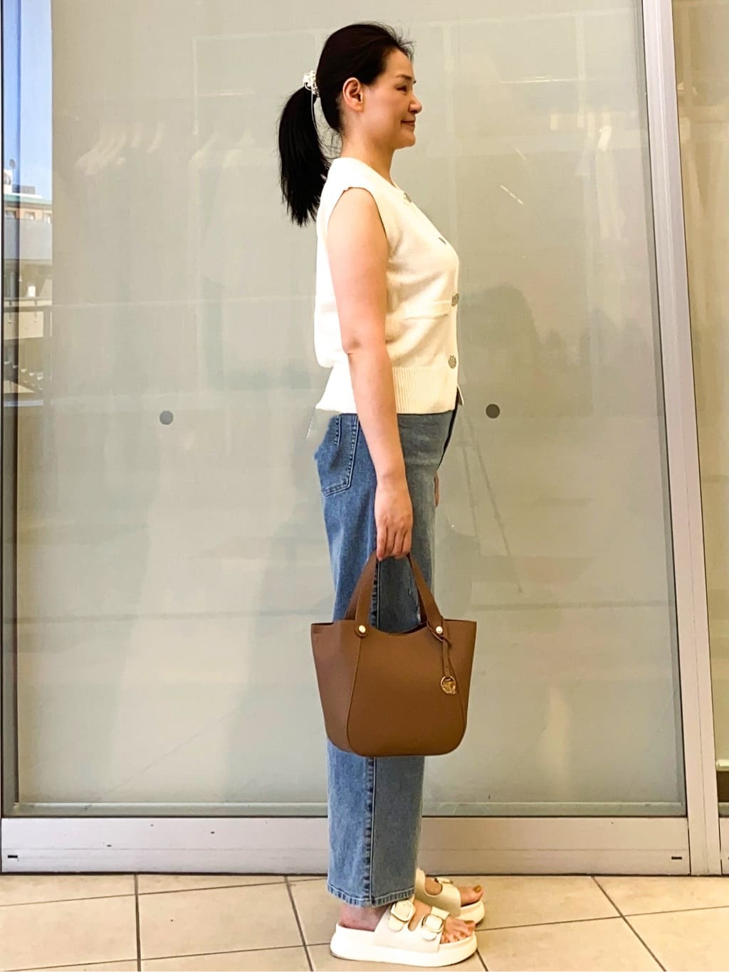 Jeanさんの「OPAQUE.CLIP｜変形ブロンズボタンニットベスト【洗濯機洗い可】」を使ったコーディネート