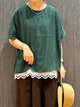 meiさんの「SHOO･LA･RUE｜【S-LL】着るだけで簡単にコーデが決まる レースレイヤード風ドルマントップス」を使ったコーディネート