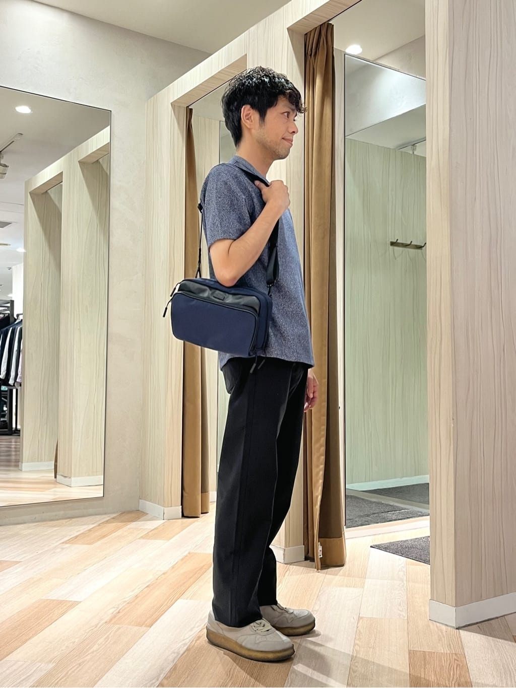 URAさんの「TAKEO KIKUCHI｜【Made in JAPAN】播州織 ストレッチ パンツ」を使ったコーディネート