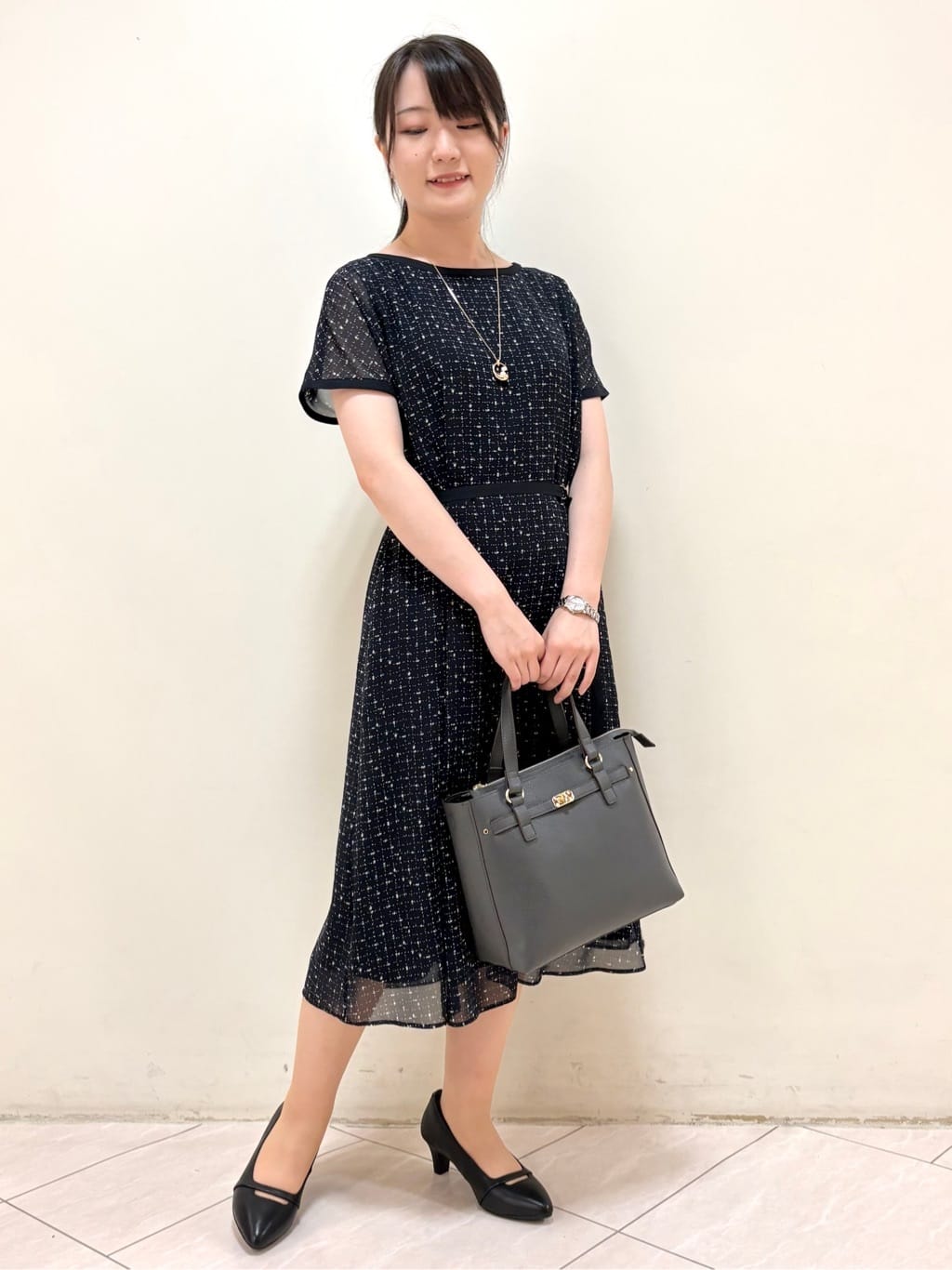 mikiさんの「Reflect｜【WEB先行カラーあり／マシンウォッシュ可／ナローベルト付き】オフボディツイードチェックワンピース」を使ったコーディネート