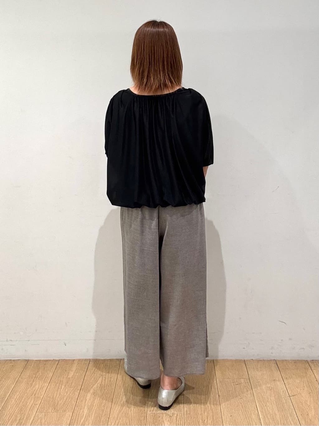 mikkoさんの「INDIVI｜【洗える／体型カバー】シャーリングシアートップス」を使ったコーディネート