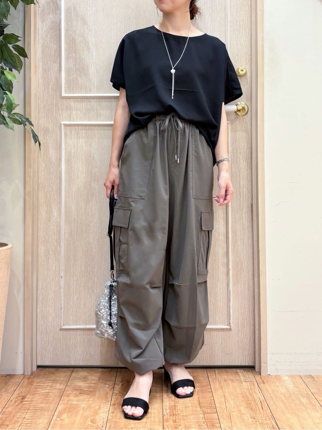 なみさんの「SHOO･LA･RUE｜【S-LL/ひんやり/洗濯後しわになりにくい】インせず決まる はしごレースドルマンブラウス」を使ったコーディネート