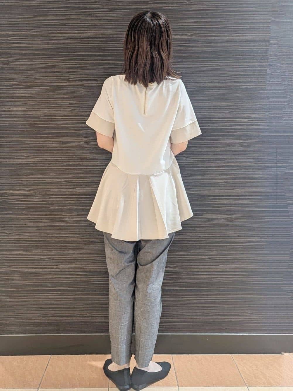 Miさんの「OPAQUE.CLIP｜配色フハクドッキングペプラムトップス【洗濯機洗い可／抗ピル】」を使ったコーディネート