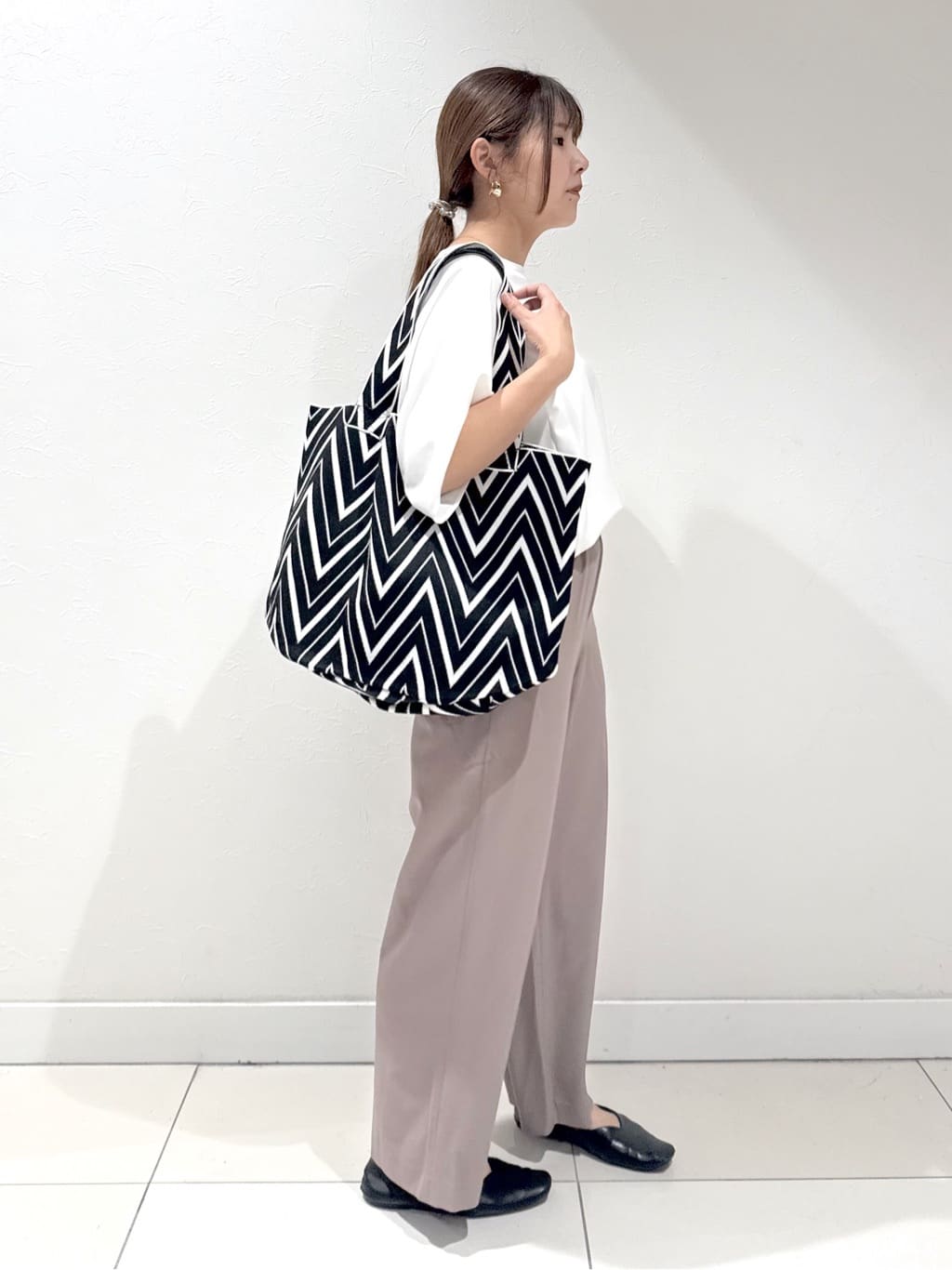 YUUKIさんの「INDIVI｜【選べる柄／WEB限定カラー】ビッグニットバッグ」を使ったコーディネート