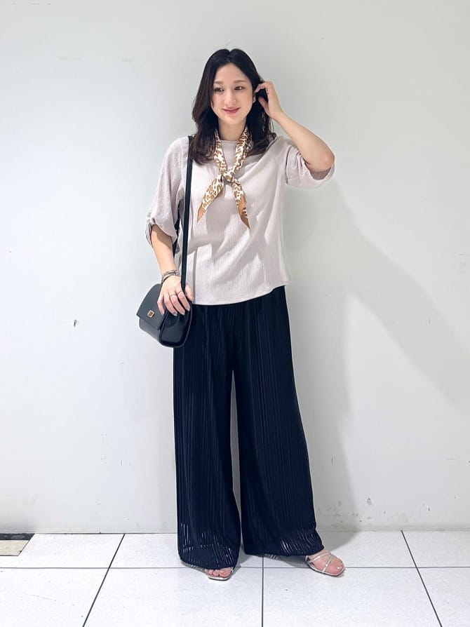 そんさんの「INDIVI｜【UVケア／吸汗速乾】凹凸素材ねじり袖トップス」を使ったコーディネート