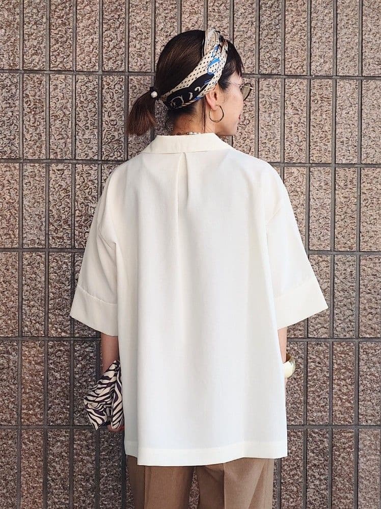 MUTSUKOさんの「UNTITLED｜【UVカット/接触冷感/吸水速乾/ゆったり】V開きネックシャツ」を使ったコーディネート