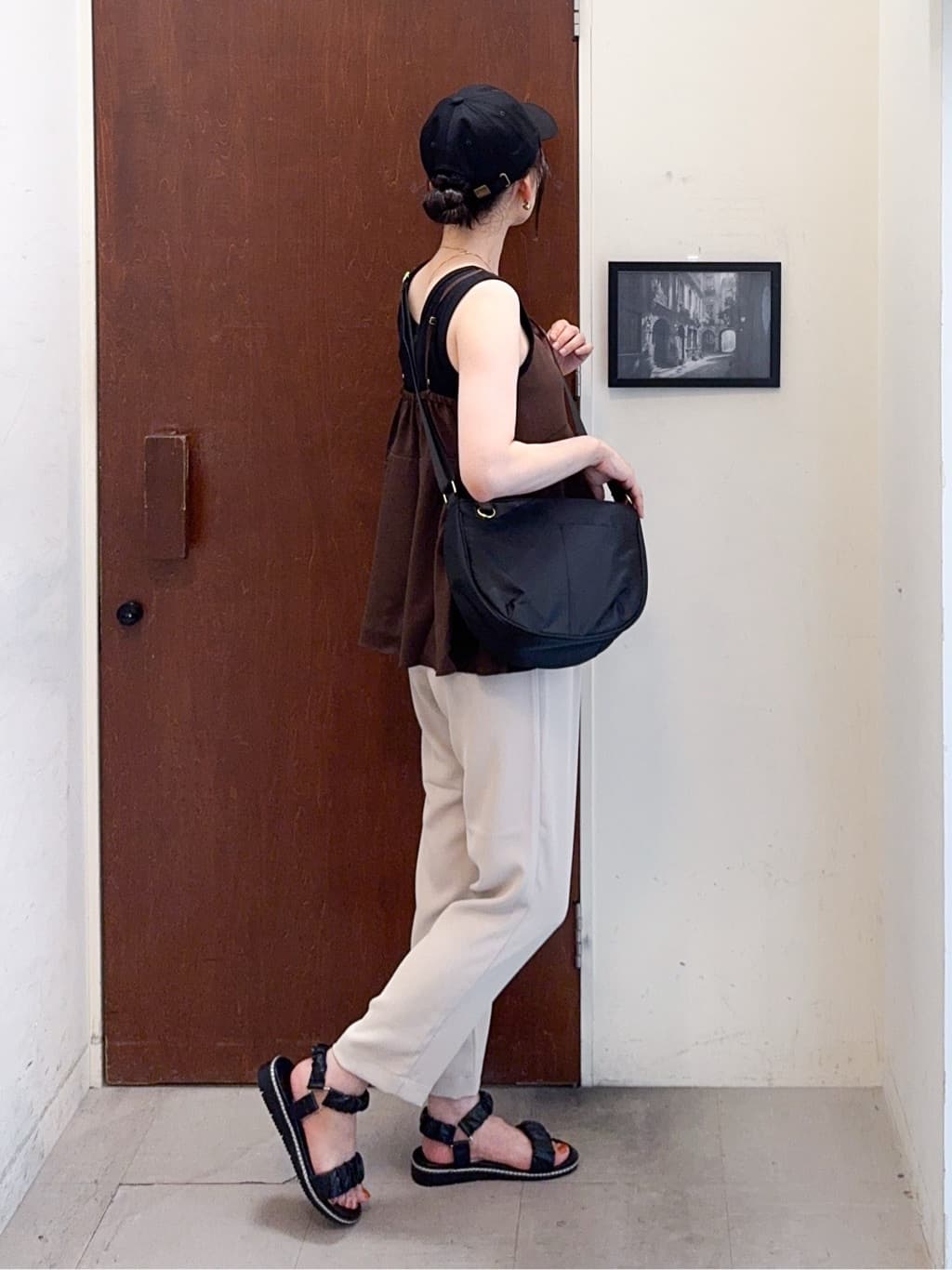 𝐇𝐢𝐫𝐨𝐦𝐢さんの「SHOO･LA･RUE｜【S-LL/セットアップ可/ひんやり】女性らしさ溢れる ティアードキャミソール」を使ったコーディネート