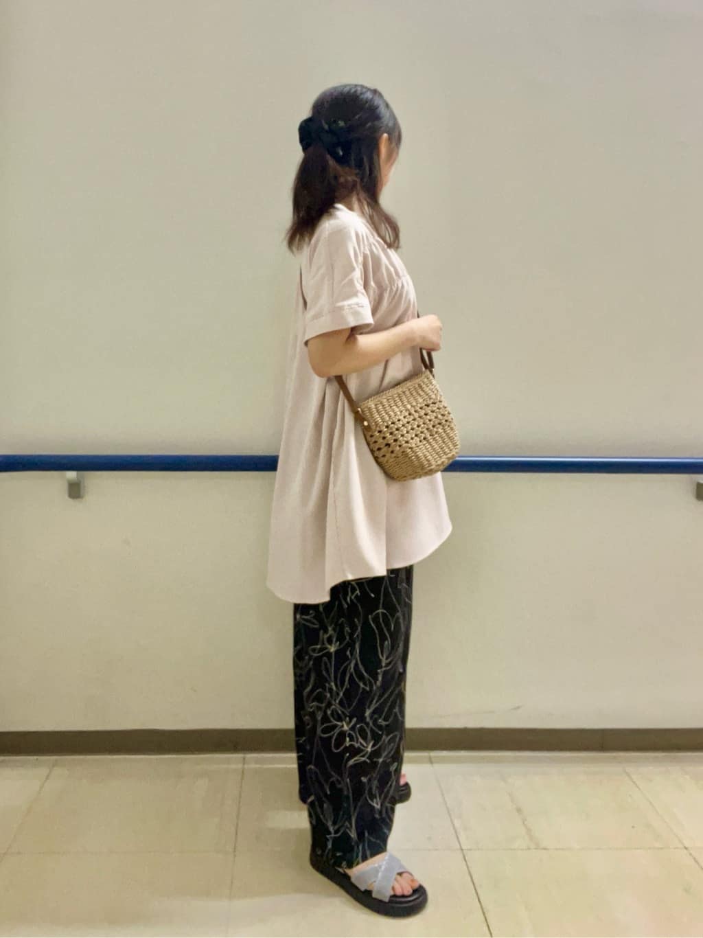 あもさんの「SHOO･LA･RUE｜【S-LL/ひんやり/体型カバー】サッカーストライプ Aラインチュニックブラウス」を使ったコーディネート