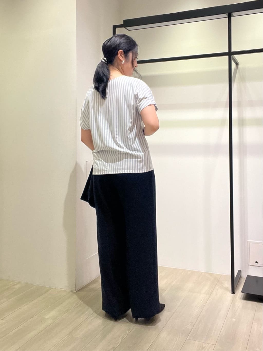 TOMOMIさんの「INDIVI｜【着る日傘／遮熱／UVケア】ワイドパンツ」を使ったコーディネート