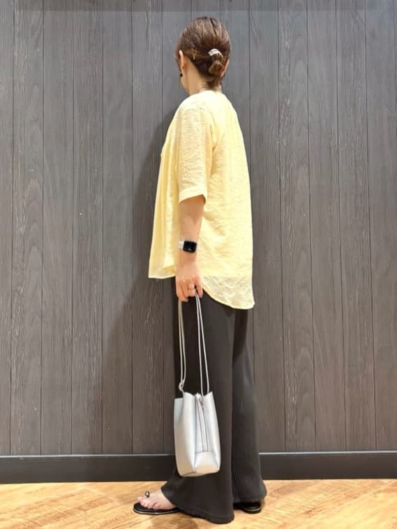 meiさんの「SHOO･LA･RUE｜【洗濯機可/柄が選べる】さらさら楽ちん プリーツ ワイドパンツ」を使ったコーディネート
