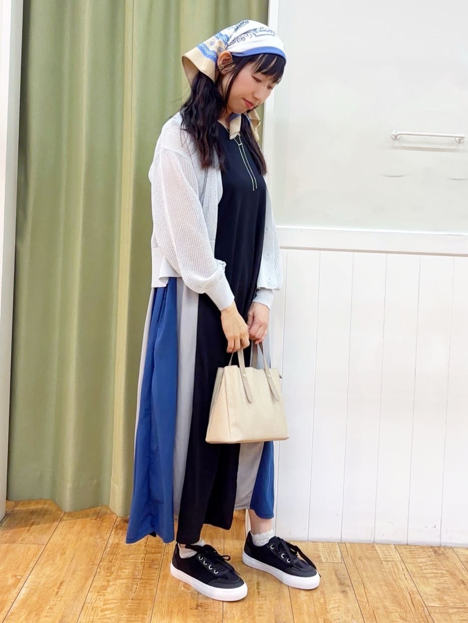 ゆうさんの「SHOO･LA･RUE｜キラッと光るラメとスパンコールが印象的 メッシュカーディガン」を使ったコーディネート