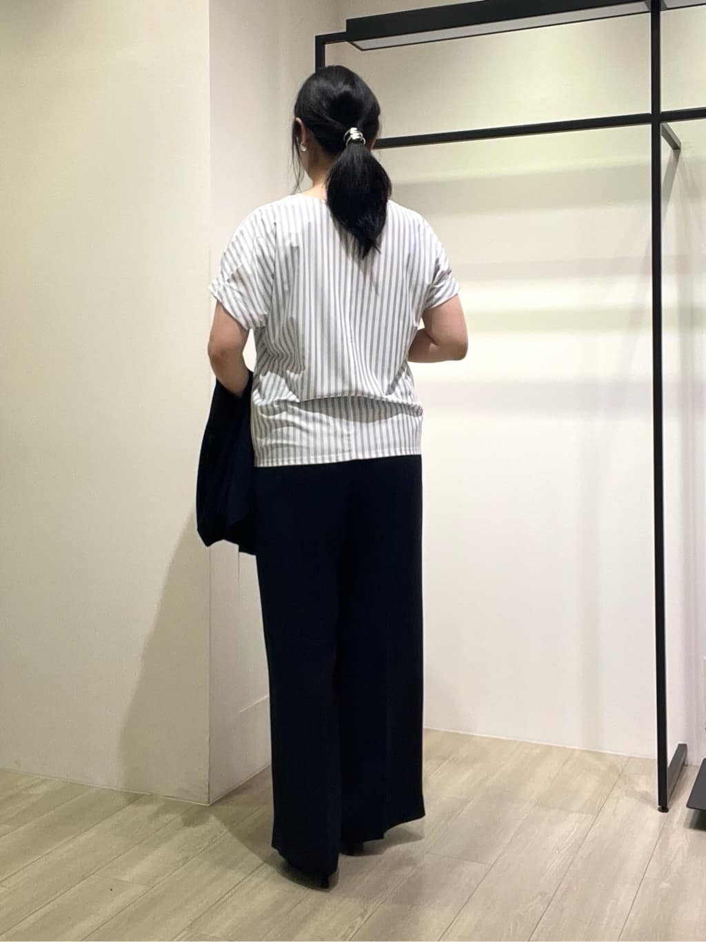 TOMOMIさんの「INDIVI｜【着る日傘／遮熱／UVケア】ワイドパンツ」を使ったコーディネート