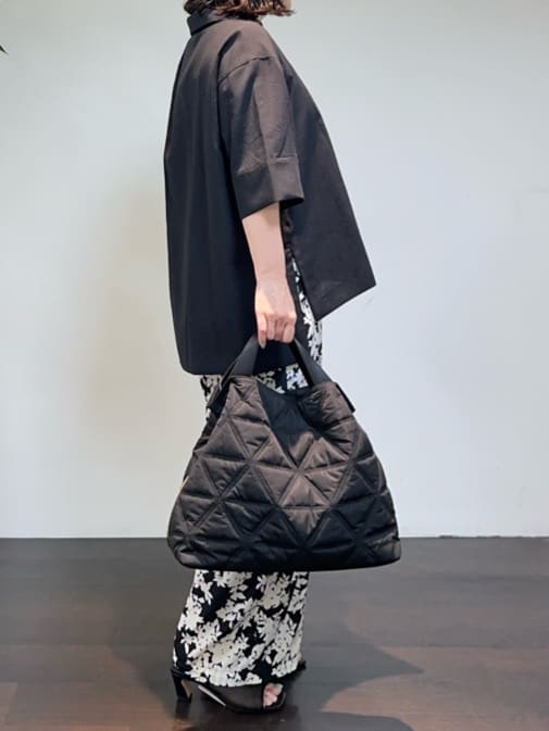 Asamiさんの「UNTITLED｜【UVカット/接触冷感/吸水速乾/ゆったり】V開きネックシャツ」を使ったコーディネート