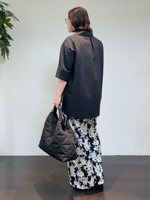 Asamiさんの「UNTITLED｜【UVカット/接触冷感/吸水速乾/ゆったり】V開きネックシャツ」を使ったコーディネート