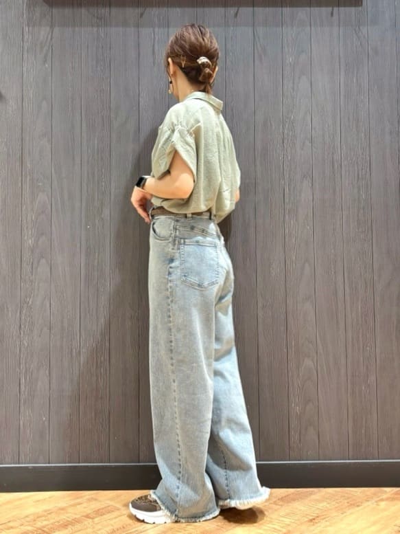 meiさんの「SHOO･LA･RUE｜【S-LL】さらシャリコットン 上品なシアー感のデザインシャツ」を使ったコーディネート