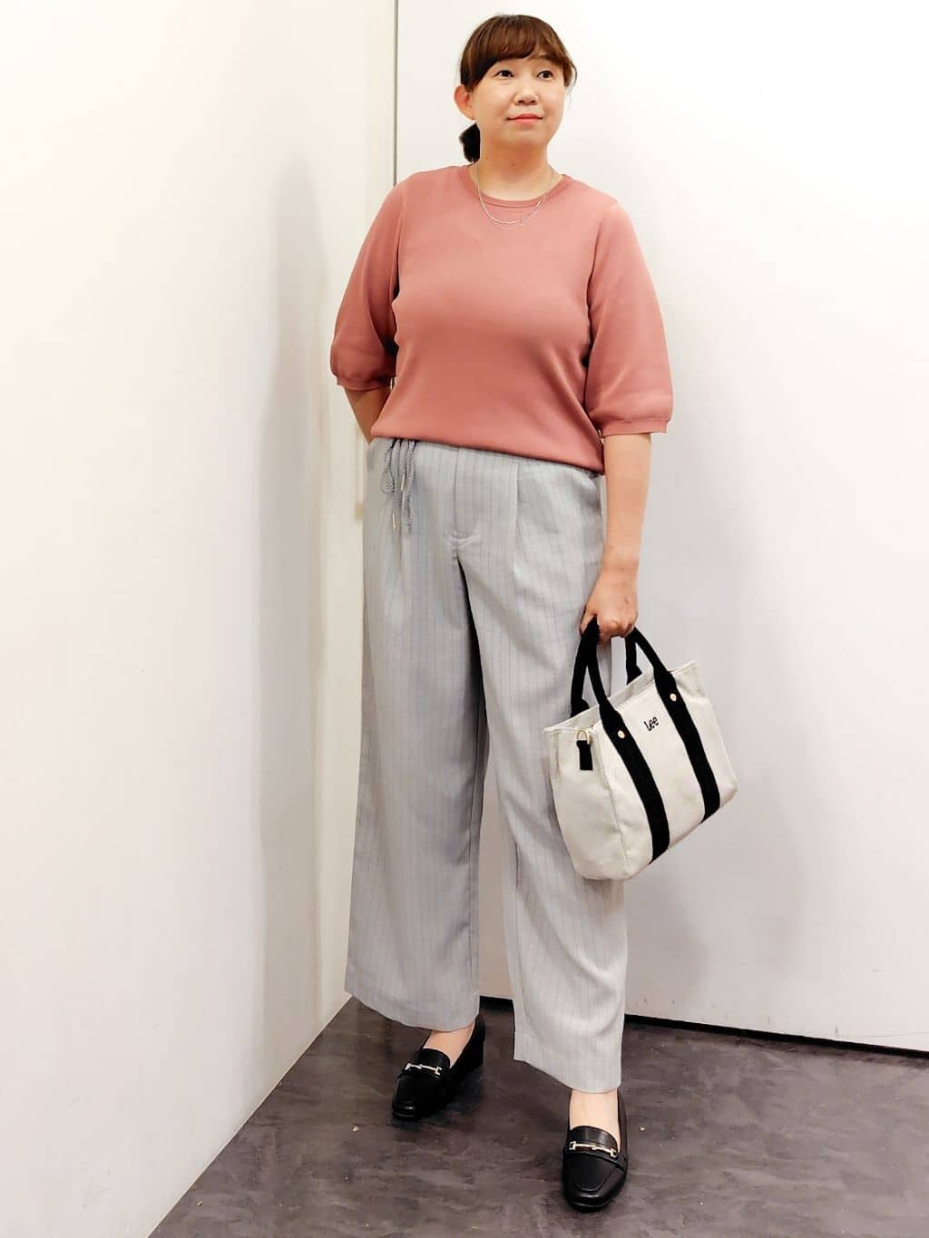 こんちゃんさんの「grove｜さっと二の腕カバー　大人な抜け感シアーラグランVネックカーデ」を使ったコーディネート