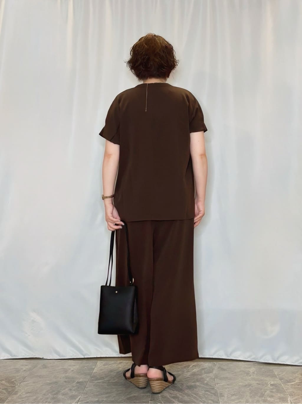 たみさんの「SHOO･LA･RUE｜【S-LL/セットアップ可/ひんやり】きちんと見えで上品 お袖タック スキッパーブラウス」を使ったコーディネート