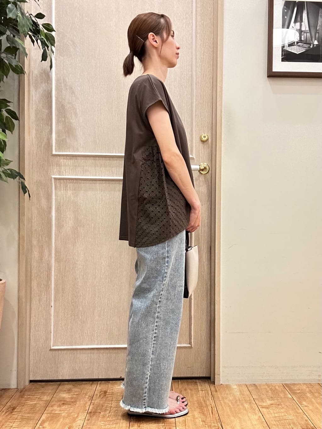 りかさんの「SHOO･LA･RUE｜【S-LL/体型カバー】インせずサマ見え レースドッキングトップス」を使ったコーディネート