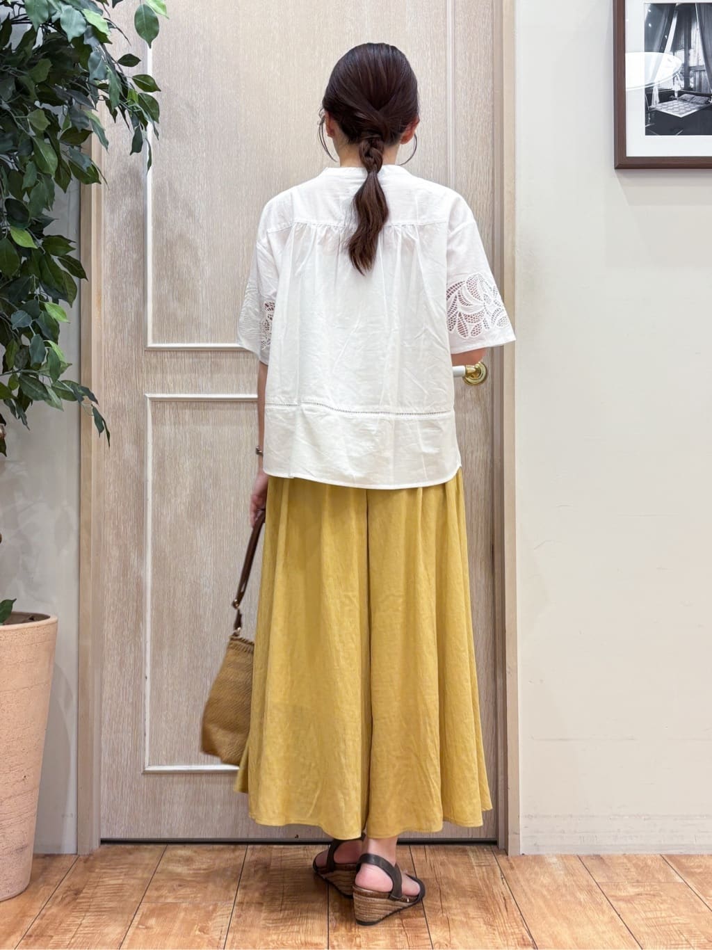 なみさんの「SHOO･LA･RUE｜【S-LL/6分袖】レースデザインで華やか見え お袖刺繍ブラウス」を使ったコーディネート