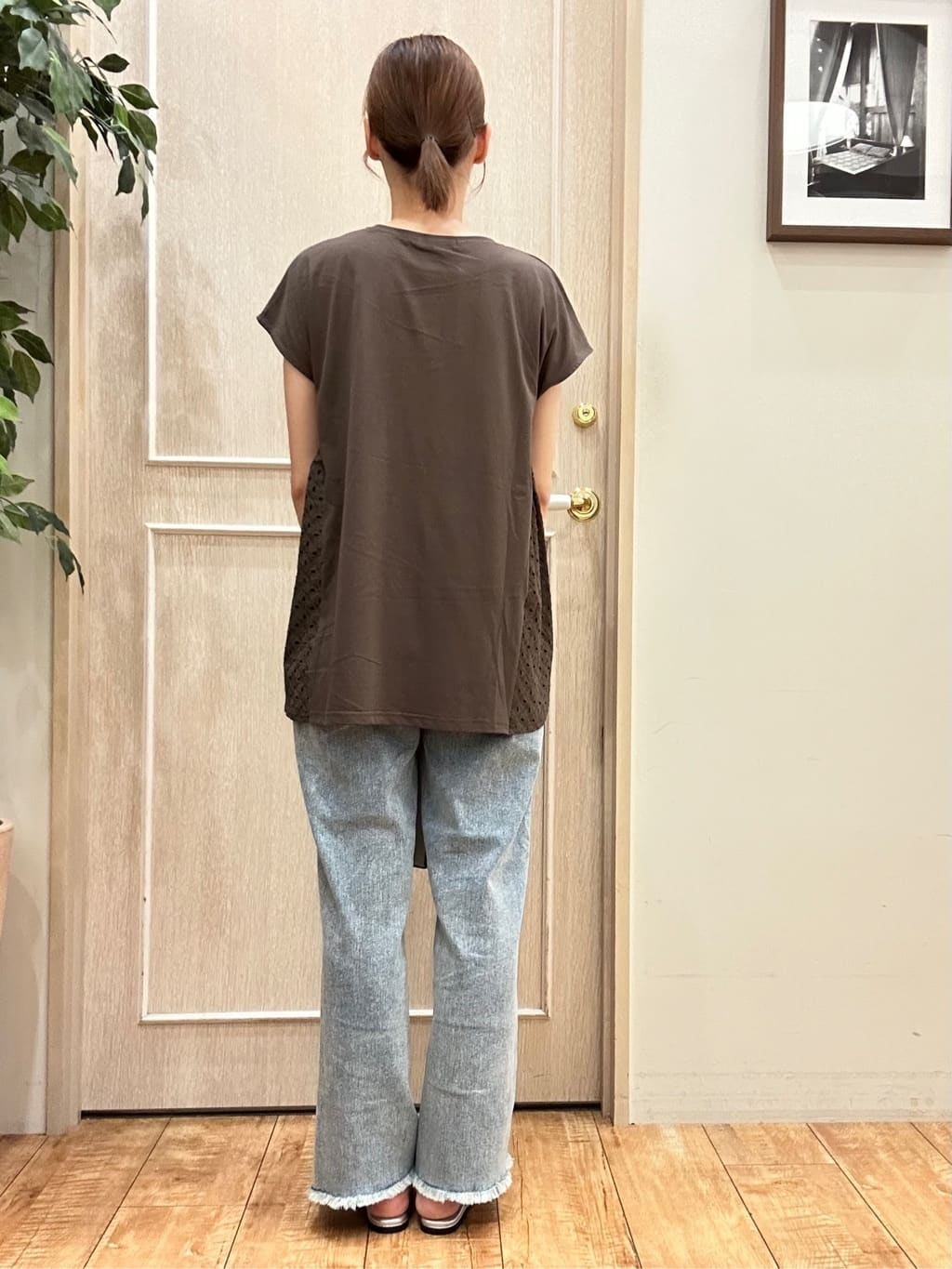 りかさんの「SHOO･LA･RUE｜【S-LL/体型カバー】インせずサマ見え レースドッキングトップス」を使ったコーディネート