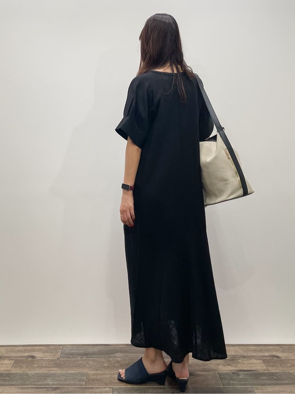Aikoさんの「OPAQUE.CLIP｜レーヨン麻キーネックワンピース【洗える】」を使ったコーディネート
