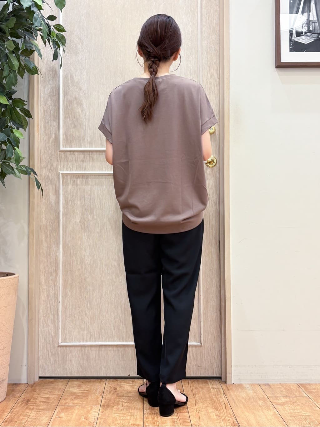 なみさんの「SHOO･LA･RUE｜【S-LL/汗ジミ軽減/ひんやり/UV】体型カバーに タック入りドルマントップス」を使ったコーディネート
