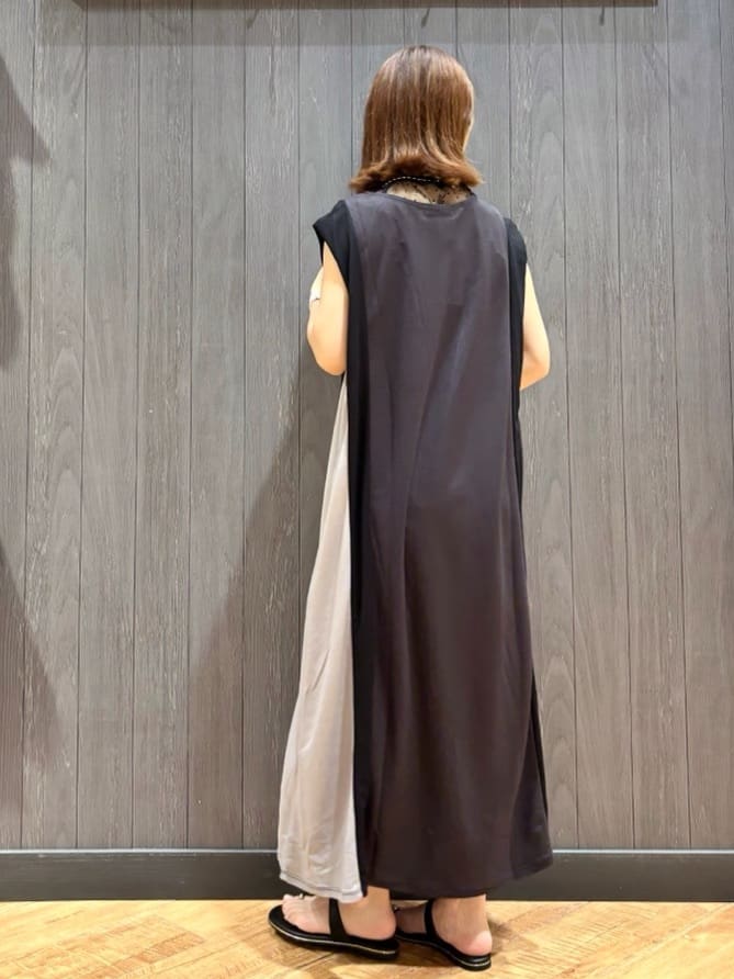meiさんの「SHOO･LA･RUE｜【S-LL/ひんやり】全身すっきり見えが楽に叶う サイド切替 バイカラーAラインワンピース」を使ったコーディネート