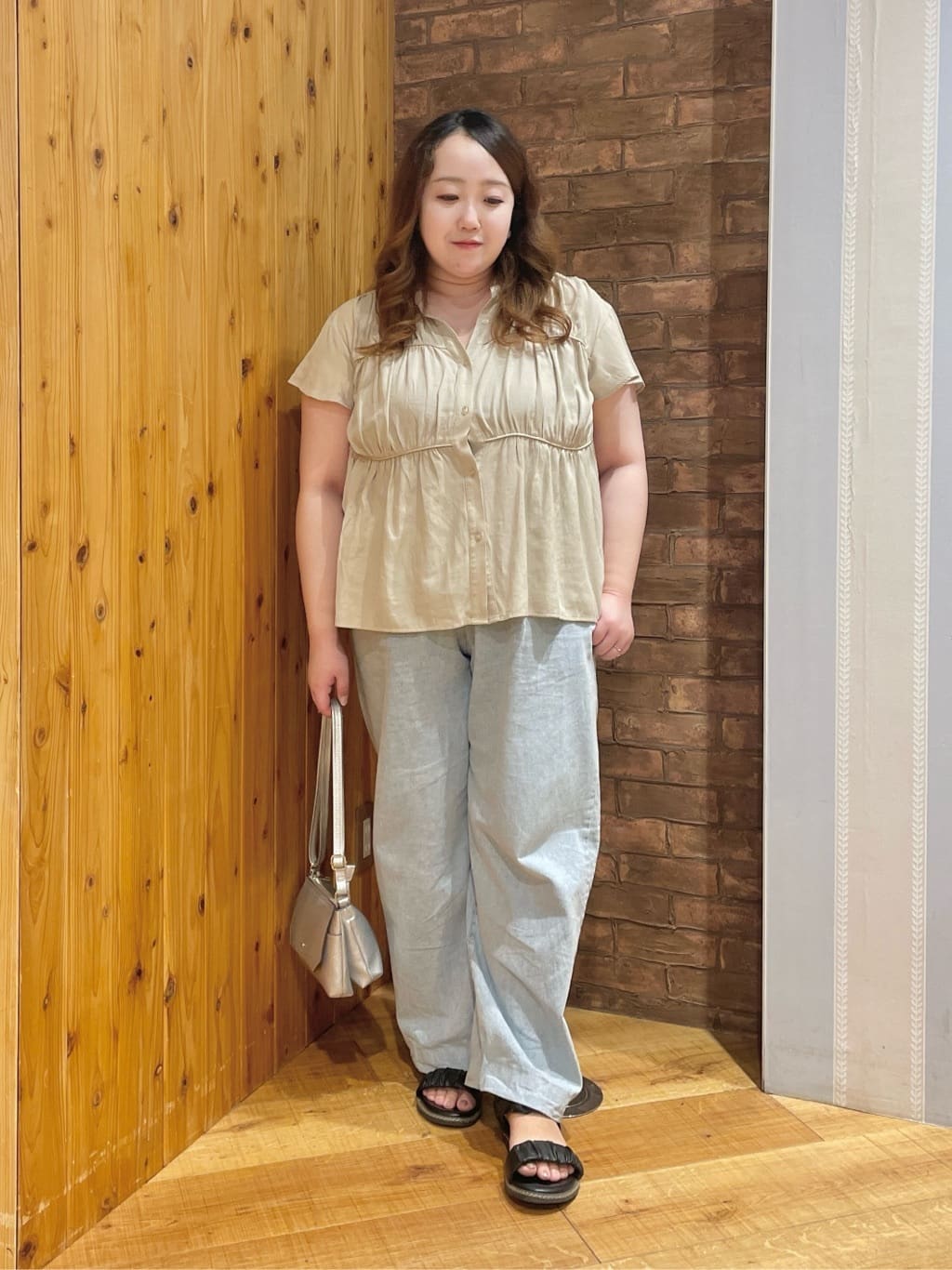 Risaさんの「SHOO･LA･RUE｜暑い夏も軽やかに デニムイージーワイドパンツ」を使ったコーディネート